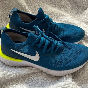 LIKE NEW Epic React Flyknit Green Abyss/White-Blue Force size 9